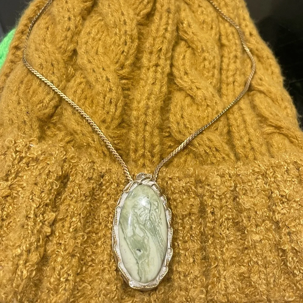 Adina Mills Mini 2025 Collection STONE UNKNOWN Gold and Cream Pendant Necklace - Picture 2 of 5